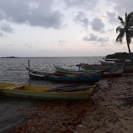 Chale Perto Da Praia Com Duas Suites E Varandao Pacatuba  Exteriér fotografie